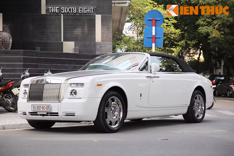 Chiếc siêu xe Anh quốc Rolls-Royce Phantom Drophead Coupe này thuộc diện hàng hiếm tại Việt Nam, ước tính số xe này chỉ có khoảng 8 chiếc trên dải đất hình chữ S này.