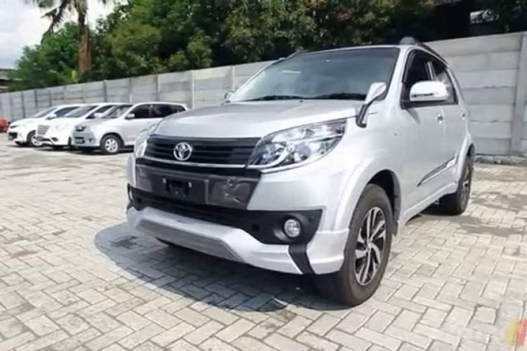 SUV co nho, gia re Toyota Rush 2018 "lo hang"