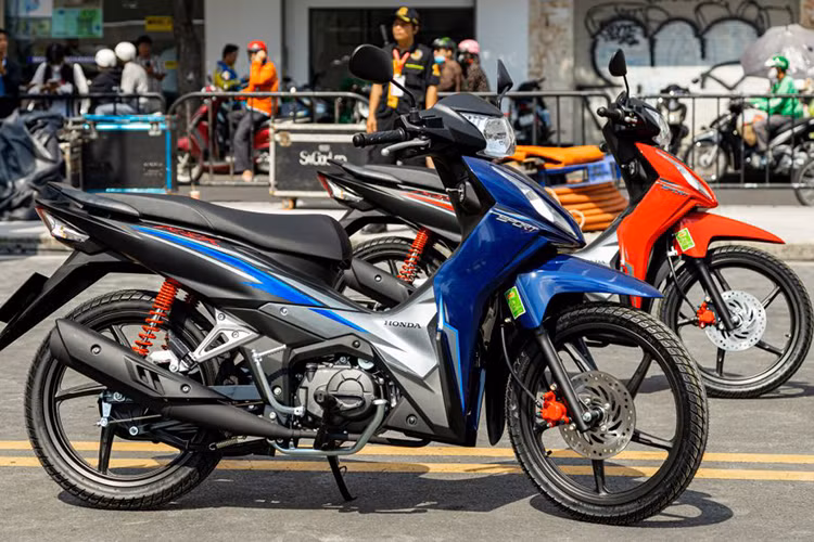 HVN tang dien thoai cho khach mua xe may Honda, kich cau doanh so