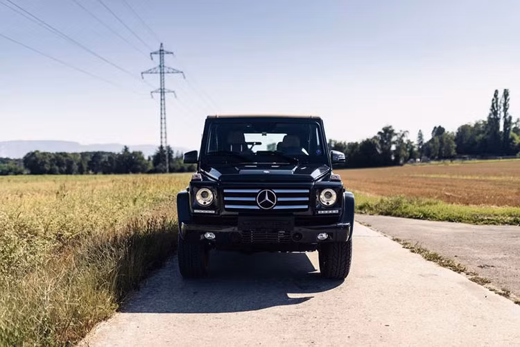 Mức giá xe Mercedes-Benz G500 Cabriolet Final Edition 2014 đnày lên tới 380.000 USD (khoảng 8,68 tỷ đồng) tại Đức, nó khiến nhiều người bất ngờ bởi vì số tiền đó có thể mua được gần 3 chiếc G-Class hoàn toàn mới hoặc 2 chiếc AMG G63 mà vẫn dư một khoản kha khá.