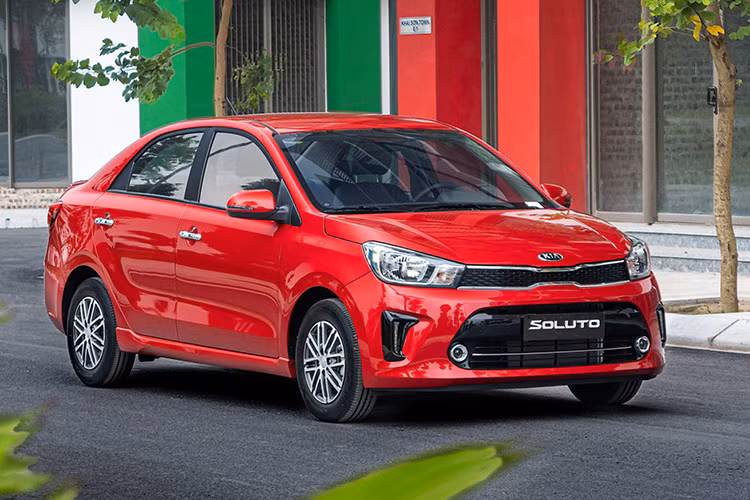 Xếp thứ 9 trong top 10 là Kia Soluto với doanh số tăng trưởng 131,5% lên 44 xe. Tuy sở hữu giá bán thuộc hàng rẻ nhất phân khúc sedan hạng B nhưng Soluto vẫn không được ưa chuộng tại Việt Nam như Toyota Vios, Hyundai Accent hay Honda City. Bất lợi của Kia Soluto nằm ở thiết kế và trang bị kém hấp dẫn.