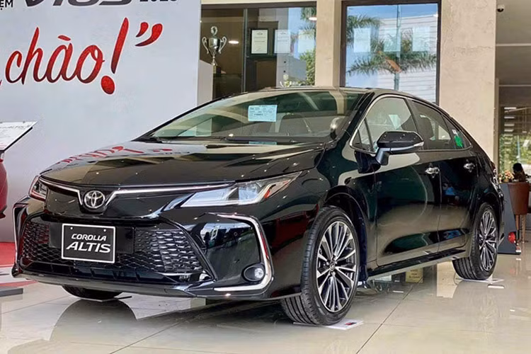 Honda Civic không phải là mẫu sedan hạng C duy nhất có mặt trong top 10, bên cạnh đó còn có đồng hương Toyota Corolla Altis. Trong tháng 9/2024, người Việt chỉ mua 37 chiếc Toyota Corolla Altis, tăng trưởng 12,1%.