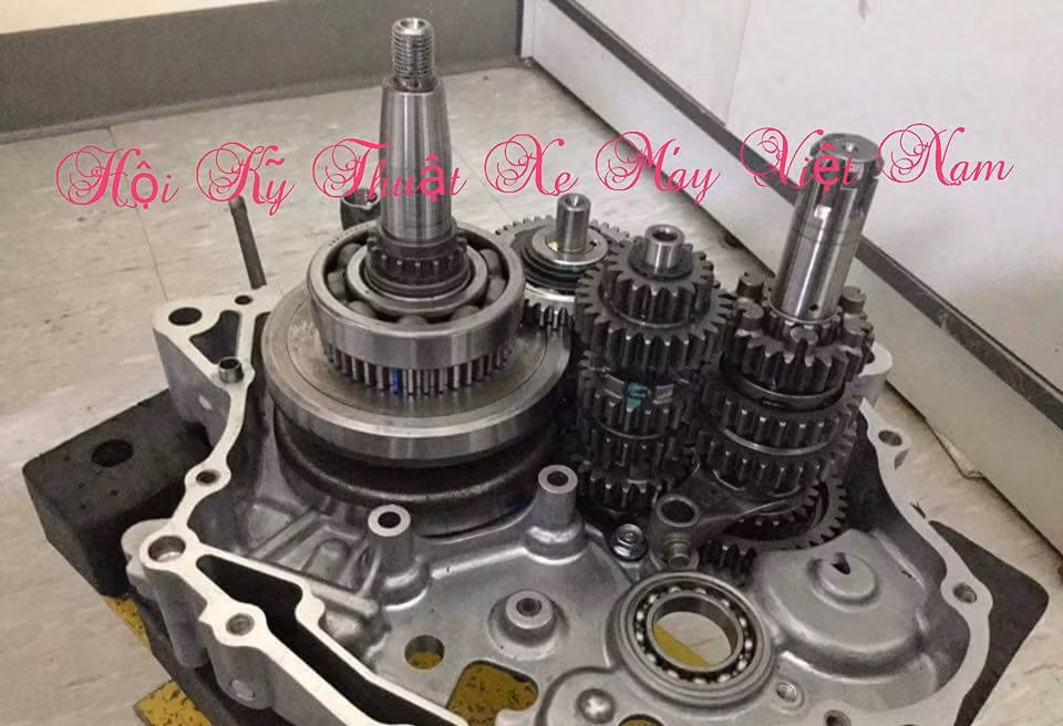 Dên với hành trình dài cùng bộ số 6 cấp, trong đó có cả bơm nhớt.