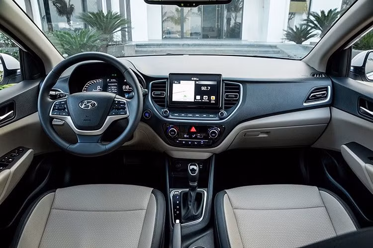 Hyundai Accent giam truc tiep gan 70 trieu dong 