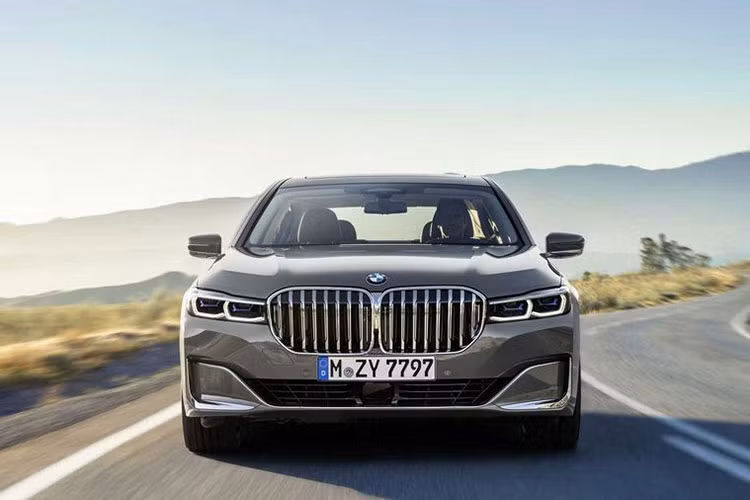 Tuy nhiên, BMW không có ý định mở rộng thiết kế lưới tản nhiệt mới trên mọi dòng sản phẩm. Đó là trang bị độc quyền trên BMW X7 và 7 Series.