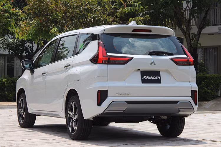 Với 20 điểm nâng cấp mới ở thiết kế, trang bị tính năng và cải tiến vận hành, Mitsubishi Xpander 2022 dễ dàng bỏ xa các đối thủ để chinh phục những khách hàng đang tìm kiếm một chiếc xe 7 chỗ ở tầm giá 600-700 triệu đồng, chú trọng tính thực dụng, tiện nghi, an toàn và kinh tế.