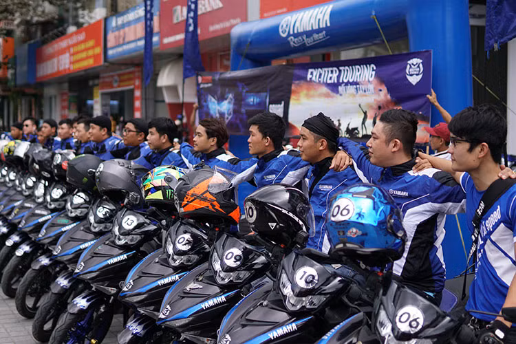 Ở mỗi điểm đến của hành trình "Yamaha Exciter Touring 2018 – nối vòng tay lớn", đoàn đều có những chuyến thăm và hỗ trợ các gia đình chính sách còn gặp nhiều khó khăn, làng trẻ em SOS, các em nhỏ còn gặp nhiều khó khăn trong cuộc sống... với tinh thần tương thân, tương ái.