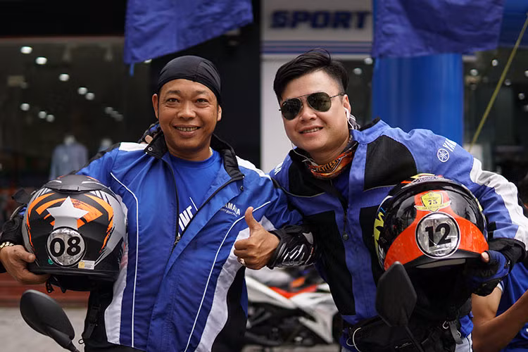 Ngoài ra, đoàn hành trình Exciter Touring 2018 gồm 20 tay lái sở hữu mẫu xe Exciter 150 mới cũng sẽ có thêm cơ hội thắt chặt tình anh em bạn hữu với tất cả “tín đồ” đang sở hữu Exciter trên khắp các tỉnh thành mà đoàn đi qua. Tinh thần này phản ánh đúng với chủ đề của hành trình “Nối vòng tay lớn” mà cả đoàn đang cùng nhau chinh phục.