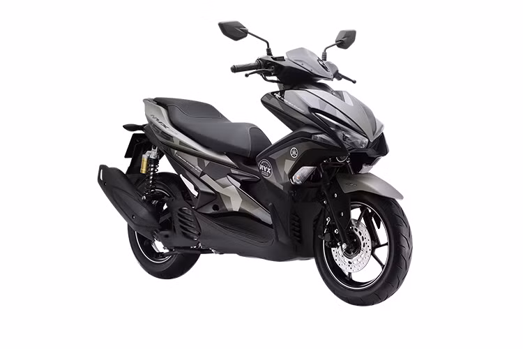 Ngoài bộ cánh mới, NVX 155 Camo 2017 vẫn giữ nguyên thiết kế tổng thể với kích thước 1.990 mm x 700 mm x 1.125 mm (dài x rộng x cao), khoảng cách 2 trục bánh xe 1.350 mm, độ cao gầm xe 140 mm, độ cao yên xe 790 mm. Trọng lượng ướt 118 kg, dung tích bình xăng 4,6 lít.