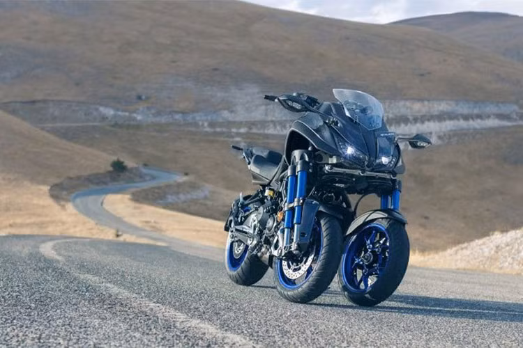 Xe môtô 3 bánh Yamaha Niken được phát triển từ naked-bike MT-09 nhưng sở hữu khung gầm hoàn toàn mới nhằm phù hợp với hệ thống ba bánh mới mà hãng xe Nhật phát triển. Yamaha cho biết cái tên Niken có thể được hiểu là “Ni" (trong tiếng Nhật là "hai”) và “Ken" (thanh kiếm).
