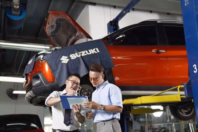 Suzuki là 1 trong 10 thương hiệu được người Việt Nam ưa chuộng nhất trong năm 2020. Trong đó mẫu SUV 7 chỗ XL7 nhập khẩu nguyên chiếc, đạt danh hiệu “Xe của năm 2020” tại Indonesia, ghi nhận doanh số ấn tượng 4.433 xe bán ra chỉ sau hơn 6 tháng ra mắt chính thức tại Việt Nam. Đây là mẫu xe đậm tính cá nhân độc đáo, cảm giác lái thể thao, trang bị tiện nghi hiện đại, sự lựa chọn hoàn hảo dịp Tết cho mọi gia đình Việt.