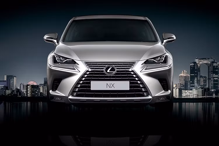 Tuy nhiên, phiên bản cập nhật mới của Lexus NX 2019 mới tại Malaysia cũng bị cắt giảm một vài tính năng. Cụ thể, Urban và F Sport đã không còn hệ thống thẻ khóa thông minh Smart Card Key (duy nhất Premium có tính năng này). Bộ sạc không dây cho điện thoại thông minh của Premium và F Sport cũng không phải trang bị tiêu chuẩn nữa.