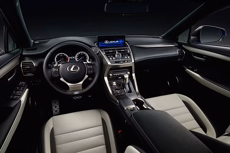 Chưa hết, màn hình trung tâm 10,3 inch trên F Sport được thay bằng loại 8 inch, tất cả các biến thể đều được lắp đặt dàn âm thanh Lexus Premium 8 loa thay cho hệ thống âm thanh Mark Levinson trước đây.