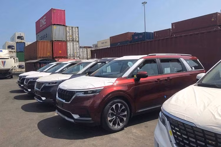Hiện tại, nhà phân phối chính hãng Kia Sedona tại Việt Nam vẫn chưa xác nhận thời điểm ra mắt nên khách hàng vẫn phải tiếp tục chờ đợi, dự kiến khoảng cuối tháng 5 hoặc đầu tháng 6/2021 mẫu xe này sẽ chính thức được giới thiệu ra thị trường.