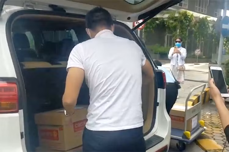 Ly do Kia Sedona la lua chon hang dau cua Thuy Tien va Mr Dam?-Hinh-2