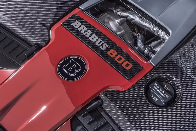 Toàn bộ những chi tiết khí động học này đều được Brabus chế tạo bằng sợi carbon để chiếc xe không bị "tăng cân". Kết thúc những thay đổi ở ngoại thất là bộ mâm Monoblock quen thuộc của Brabus với đường kính lên tới 21 inch, bọc xung quanh là lốp hiệu năng cao.