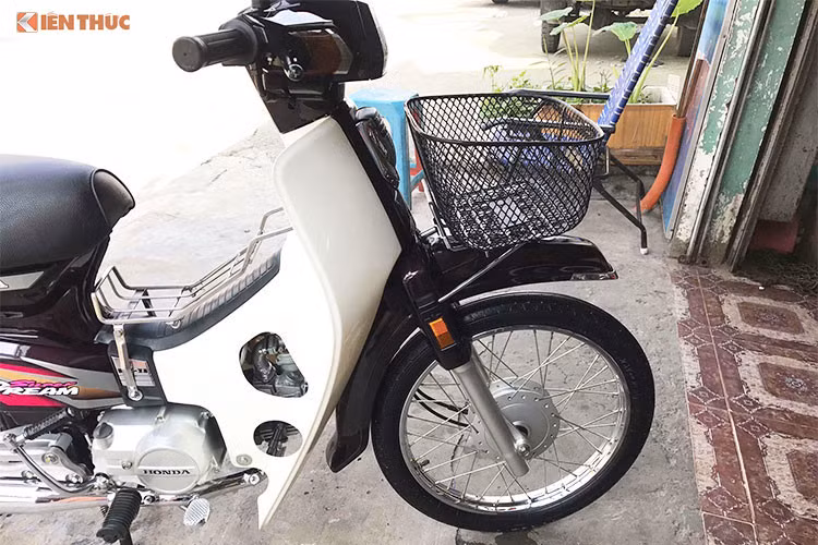 Honda Super Dream trong bài viết này được xem là mẫu xe đầu tiên của nhà phân phối và lắp ráp Honda Việt Nam. Nó là phiên bản được "nội địa hóa" của Dream II Thái Lan nhập khẩu về, vốn đã được nhập vào Việt Nam từ đầu thập niên 90 và rất được ưa chuộng bởi khách hàng Việt. 