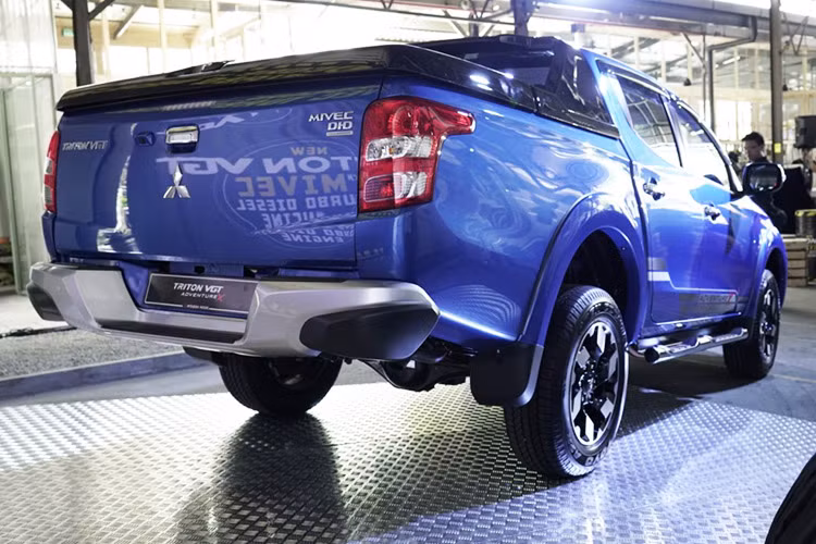 Mitsubishi Triton hiện nay là mẫu xe pick-up duy nhất trên thị trường sở hữu hệ thống truyền động Super Select-II danh tiếng, gồm 4 chế độ truyền động: 2H-4H-4HLc-4LLc. Khóa vi sai trung tâm mang lại khả năng vận hành tối ưu trên mọi địa hình.