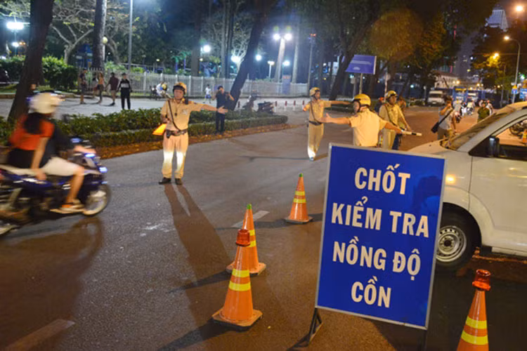 Nhung loi vi pham giao thong tai xe oto de mac vao dip Tet-Hinh-2