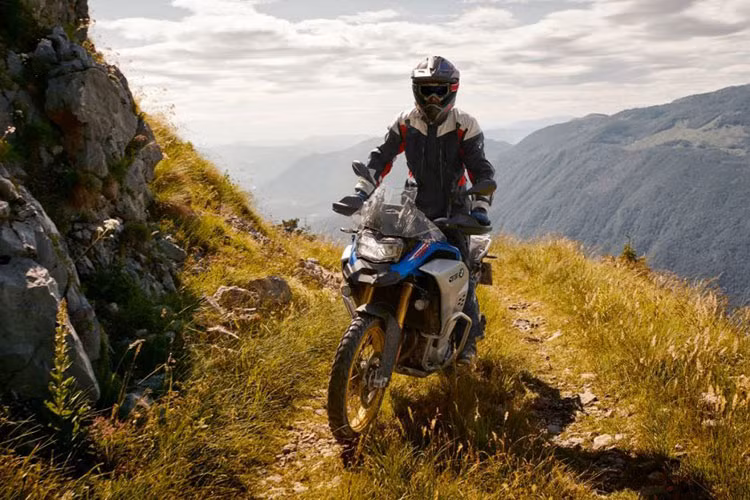 Được biết, BMW Motorrad Việt Nam đã nhập về mẫu xe này, tuy nhiên vẫn chưa chính thức bán ra và thông cáo báo chí. Theo một nguồn tin nội bộ thì giá xe BMW F850GS Adventure tại Việt Nam sẽ khoảng 530 triệu đồng. Dự kiến xe sẽ được chính thức bán ra thị trường Việt Nam trong nửa cuối năm nay.
