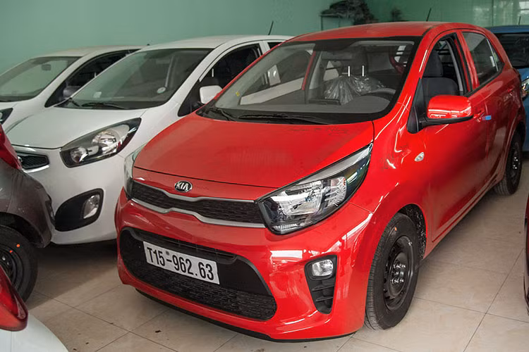 Tại thị trường Malaysia, Kia Morning 2018 có giá khoảng khoảng 62.000 ringgit, (tương đương khoảng 328 triệu đồng). Hiện tại nhà phân phối Thaco vẫn đang phân phối các dòng xe Kia Morning thế hệ cũ, chưa có kế hoạch bán ra thị trường mẫu xe thế hệ mới như trong bài viết này.
