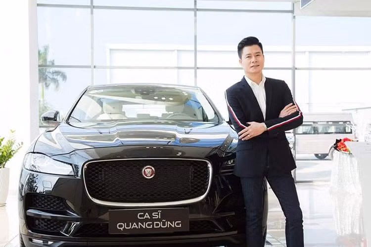 Là mẫu SUV thể thao hiệu năng cao đầu tiên trong suốt hơn 90 năm lịch sử phát triển của thương hiệu Jaguar. Với kích thước lần lượt (Dài x Rộng x Cao) là (4.731 x 1.936 x 1.652mm), F-Pace có kích thước vừa phải và tỏ ra phù hợp với môi trường đô thị tại Việt. Xe nằm trong phân khúc crossover SUV hạng sang thể thao cỡ trung. 