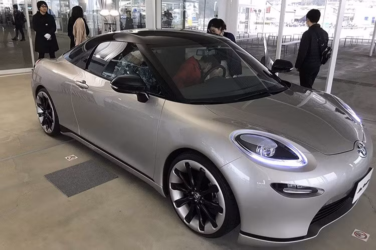 Có thể nói, Toyota La Coupe chạy điện là một mẫu xe concept khá thú vị. Hiện chưa rõ hãng Toyota có kế hoạch đưa mẫu xe coupe này lên dây chuyền sản xuất thương mại hay không nhưng chắc chắn nó sẽ rất "hot".