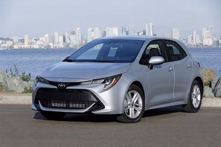 Mẫu xe Toyota Corolla Hatchback 2019 đã chính thức được giới thiệu tới khách hàng Mỹ trong triển lãm ôtô New York 2018 diễn ra vào tháng 4/2018 vừa qua. Sau hơn 1 tháng ra mắt, hãng Toyota đã nhanh chóng tung ra giá bán của Corolla Hatchback 2019 tại thị trường Mỹ.