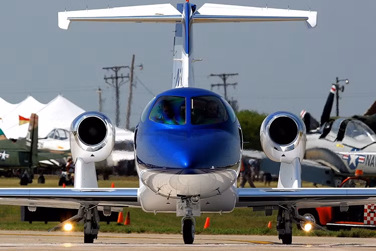 Mẫu máy bay phản lực cá nhân HondaJet chính là thành quả phát triển bởi hãng Honda trong vòng 3 thập kỷ, mẫu máy bay này cũng đã bay thử thành công tại Nhật Bản vào hồi tháng 4/2015.