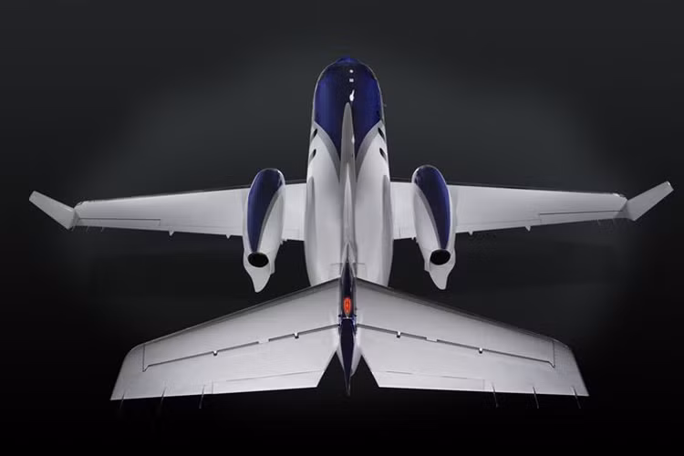 Với động cơ này, nó cho phép HondaJet đạt vận tốc tối đa 777 km/h và có phạm vi bay hơn 1.300 dặm, tương đương 2.092 km.