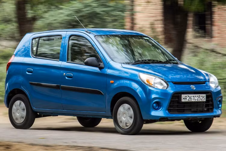 Tại thị trường Ấn Độ, giá xe Suzuki Alto 2019 dao động từ 293.689 - 371.709 Rupee (khoảng 97 - 123 triệu đồng) được chia thành 3 bản trang bị là STD, LXI và VXI. Mức giá này chẳng những khiến người Việt "phát hờn" mà còn hứa hẹn giúp Alto 2019 tiếp tục giữ vị thế như một trong những mẫu xe bán chạy nhất tại thị trường Ấn Độ.