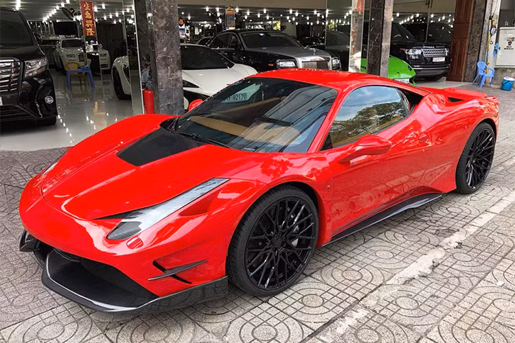 Quá trình lắp ráp bộ body kit Misha Designs Limited Edition 458 trên chiếc Ferrari 458 Italia đo những người thợ Sài thành thực hiện và mất hơn 2 ngày để thi công. Trước đó, một số món đồ độ bodykit này cũng được ông chủ công ty nhập khẩu siêu xe quận 5, TP HCM sơn lại màu đỏ.
