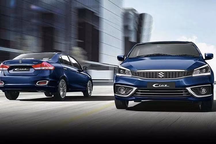 Nguyên nhân là do ở phiên bản cũ, thiết kế nội/ngoại của Suzuki Ciaz đã có phần “lỗi thời”, không thu hút như những đối thủ cùng phân khúc vẫn thường được ưu ái nâng cấp. Bên cạnh đó, trang bị của Ciaz cũng không thực sự hấp dẫn do để có giá cạnh tranh cùng các sản phẩm lắp ráp trong nước, Suzuki Việt Nam bắt buộc phải lược bỏ khá nhiều trang bị trên mẫu xe này.
