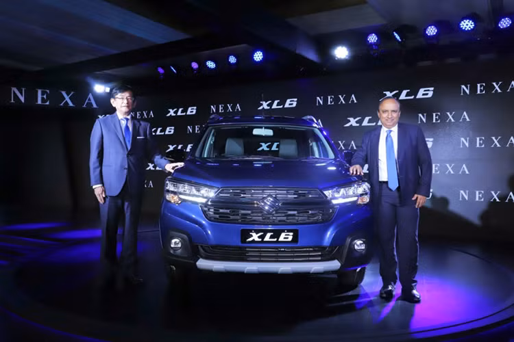 Mới đây, liên doanh Maruti Suzuki đã chính thức vén màn mẫu MPV 6 chỗ mới mang tên XL6. Trên thực tế, Suzuki XL6 2019 mới chính là phiên bản cao cấp hơn của mẫu MPV 7 chỗ Ertiga thế hệ mới. XL6 cũng là mẫu MPV cao cấp đầu tiên của liên doanh Maruti Suzuki tại thị trường Ấn Độ.