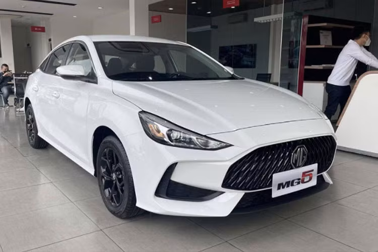 Mới đây, một số hình ảnh của MG5 2022 tại Việt Nam đã về đại lý chính hãng được đăng tải lên mạng xã hội và thu hút được rất nhiều sự chú ý từ cộng đồng mạng. Tuy nhiên, dù đã có mặt tại đại lý nhưng phải tới tháng 3/2022 MG Việt Nam﻿ mới cho ra mắt chính thức mẫu xe này.