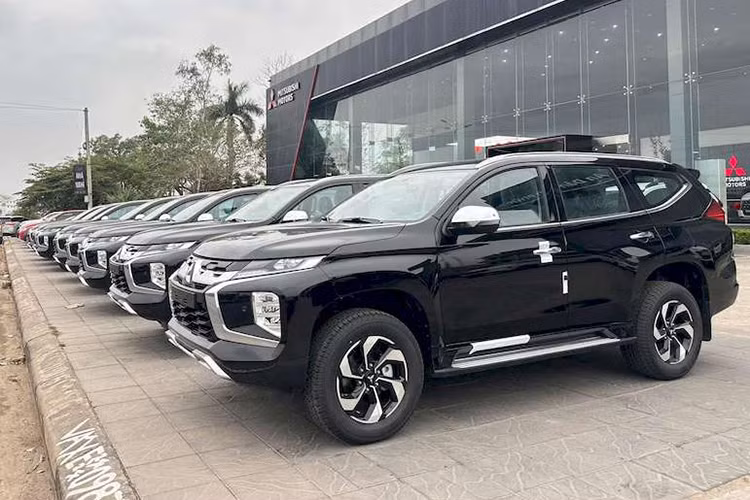 Cung cấp sức mạnh cho xe là khối động cơ xăng V6, dung tích 3.0L cho công suất 206 mã lực và mô-men xoắn cực đại 279 Nm. Kết hợp cùng hộp số tự động 8 cấp, xe có thể đạt vận tốc tối đa 182 km/h.