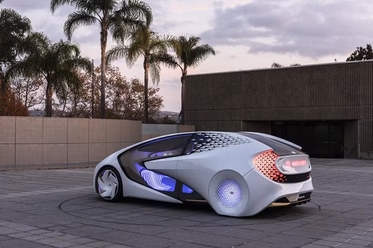 Ngoài ra, Toyota muốn đi xa hơn thế. Phát biểu tại CES 2017, Tiến sĩ Gill Pratt - Giám đốc của Viện Nghiên cứu của hãng xe Toyota - cho biết mục tiêu cuối cùng của hãng là tạo ra một chiếc xe sử dụng hệ thống trí tuệ nhân tạo và “không thể gây tai nạn”. Nhà sản xuất dự đoán có thể giảm hơn 35.000 vụ tai nạn liên quan đến ôtô tại Mỹ mỗi năm.