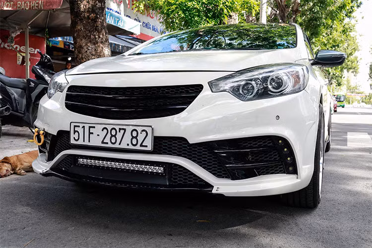 Chiếc K3 trong bài viết này được thay thế toàn bô cản trước, sau và sườn xe theo phong cách mới thể thao và hầm hố hơn. Ngoài ra cụm lưới tản nhiệt của xe cũng được thay mới cho phù hợp với phong cách mới.
