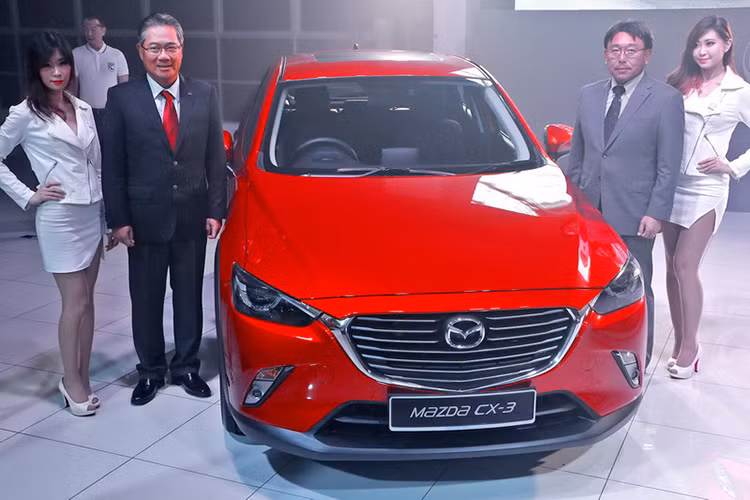 Tại triển lãm VMS 2016, mẫu crossover cỡ nhỏ Mazda CX-3 mới đã lần đầu tiên được Thaco Trường Hải đưa đến trưng bày. Tuy nhiên, vào thời điểm đó, đại diện nhà phân phối Thaco Trường Hải khẳng định chưa có kế hoạch phân phối mẫu xe Mazda CX-3 tại thị trường Việt Nam.