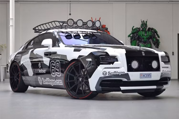 Sau khi độ lại "hết bài" cho chiếc xe Rolls-Royce Wraith khủng, Jon Olson đã không còn hứng thú với mẫu xe siêu sang độ "khủng" này và rao bán trên trang Autoleitner tại Hà Lan. Mức giá bán là 275.000 Euro (tương đương 324.000 USD - khoảng 7,38 tỷ đồng). Trong khi đó, một chiếc Wraith lúc mới xuất xưởng có giá bám 318.000 USD.