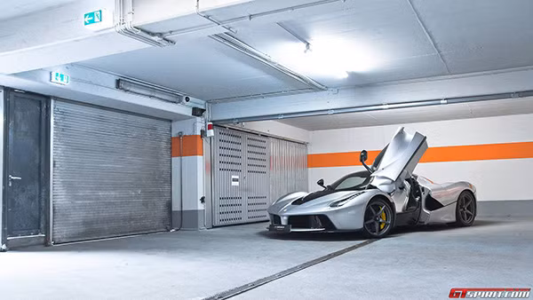 Sieu xe LaFerrari dinh an trieu hoi boi hai loi 