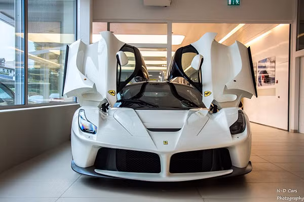 Sieu xe LaFerrari dinh an trieu hoi boi hai loi 