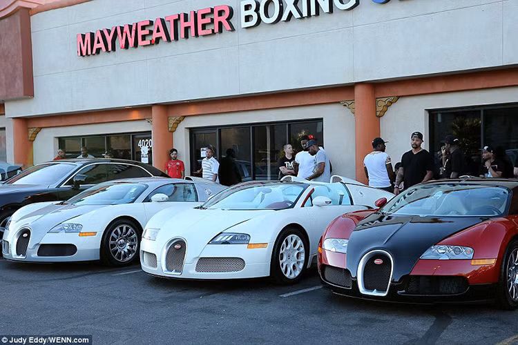 Được biết, ngoài những siêu xe và hàng trăm ôtô hiện có - Mayweather còn đang dự định mua thêm siêu xe Koenigsegg CCXR Trevita trị giá 4,8 triệu USD.