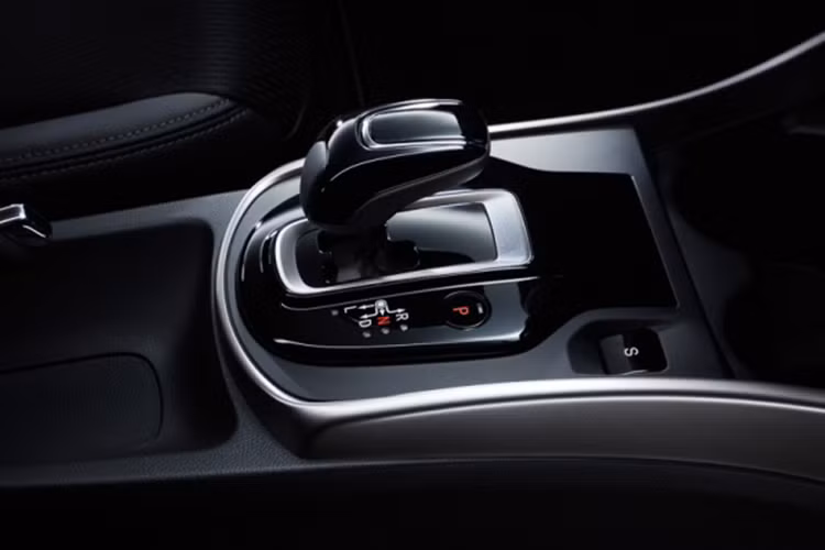Trong khi phiên bản Honda Grace 2017 tại thị trường Nhật Bản sử dụng động cơ Hybrid tiên tiến thì hiện nay các mẫu xe Honda City tại các thị trường khác, bao gồm cả Việt Nam vẫn đang sử dụng động cơ xăng 1.5 lít truyền thống. Điều này đã cho thấy sự khác biệt về công nghệ giữa Honda City và mẫu Grace tại thị trường Nhật Bản.