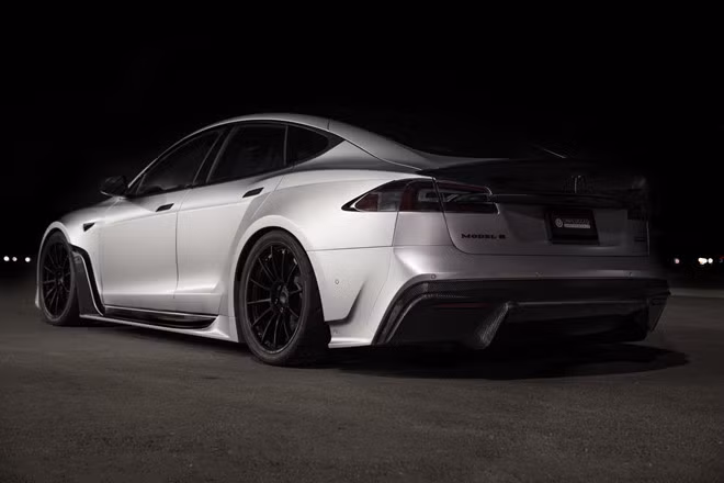 Thương hiệu Unplugged Performance đình đám cũng có thể sử dụng Model S P100D vận chuyển trực tiếp từ Tesla để trang bị gói độ S-APEX cũng như các phiên bản P85D, P90D.