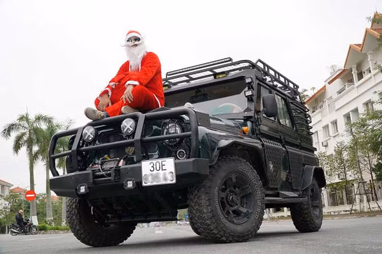 UAZ Hunter vẫn sử dụng động cơ xăng 2.7 L với lực mô-men xoắn lớn nhất 210 N.m, công suất cực đại 128 mã lực. Động cơ mới của UAZ Hunter cho phép sử dụng đến 90% lực mô-men xoắn khoảng từ 2.000 đến 4.500 v/p, kết hợp với hộp số sàn 5 tốc độ và chế độ cài cầu 4H, 4L.