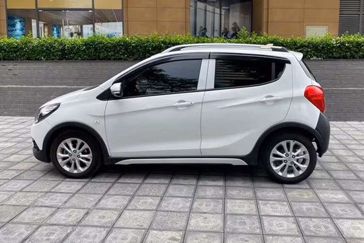Theo đánh giá của những người từng dành nhiều thời gian trải nghiệm mẫu xe này, Fadil được đánh giá cao bởi khả năng vận hành mạnh mẽ nhờ khối động cơ 1.4L trội nhất phân khúc. Khả năng cách âm tốt, vô lăng nhẹ, bán kính quay đầu tốt, dễ xoay trở trong nội đô và danh mục trang bị an toàn là điều đáng tự hào trên mẫu xe hạng A mang logo hình chữ V này.