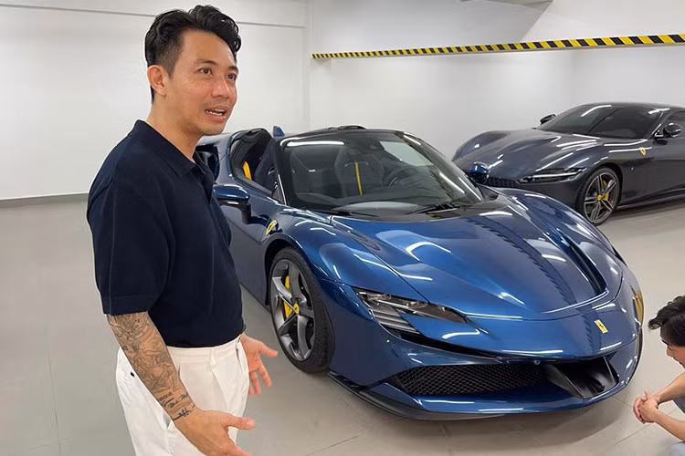 Giá xe Ferrari SF90 Spider tại Việt Nam theo diện chính hãng không được tiết lộ nhưng sẽ không dưới 38 tỷ đồng hoặc có thể phải trên 40 tỷ đồng. Tại thị trường Mỹ, Ferrari SF90 Spider có giá bán từ 557.000 USD (tương đương khoảng 13,2 tỷ đồng).
