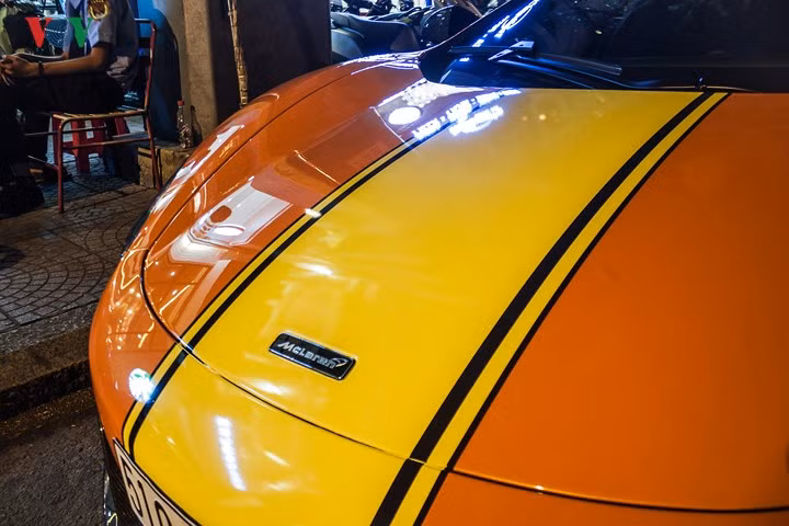 Đây là chiếc Mclaren 650S màu cam thứ 3 tại Việt Nam và là chiếc thứ 2 tại TP HCM...