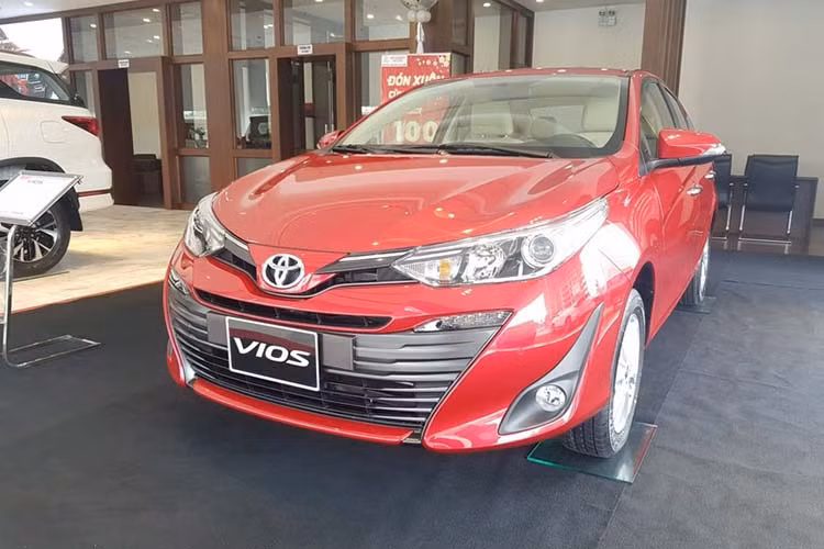 Ngay từ đầu năm 2020, Toyota đã giới thiệu mẫu Vios thế hệ nâng cấp. Ngoại hình của Toyota Vios 2020 mới tất cả các phiên bản vừa ra mắt tại Việt nam đều không có khác biệt đáng kể nào so với phiên bản cũ.